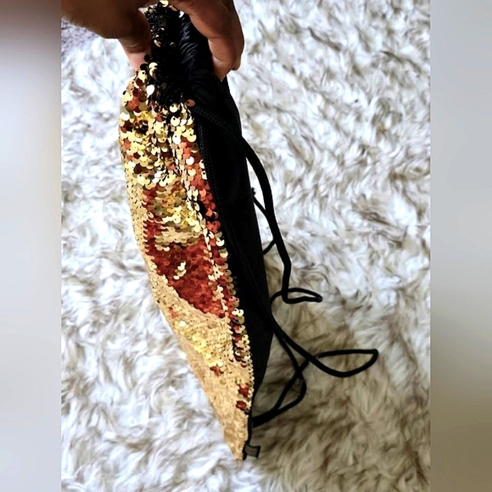 Sequence Gold Tone Drawstring Womens Backpack. 🌴 - Picture 2 of 4